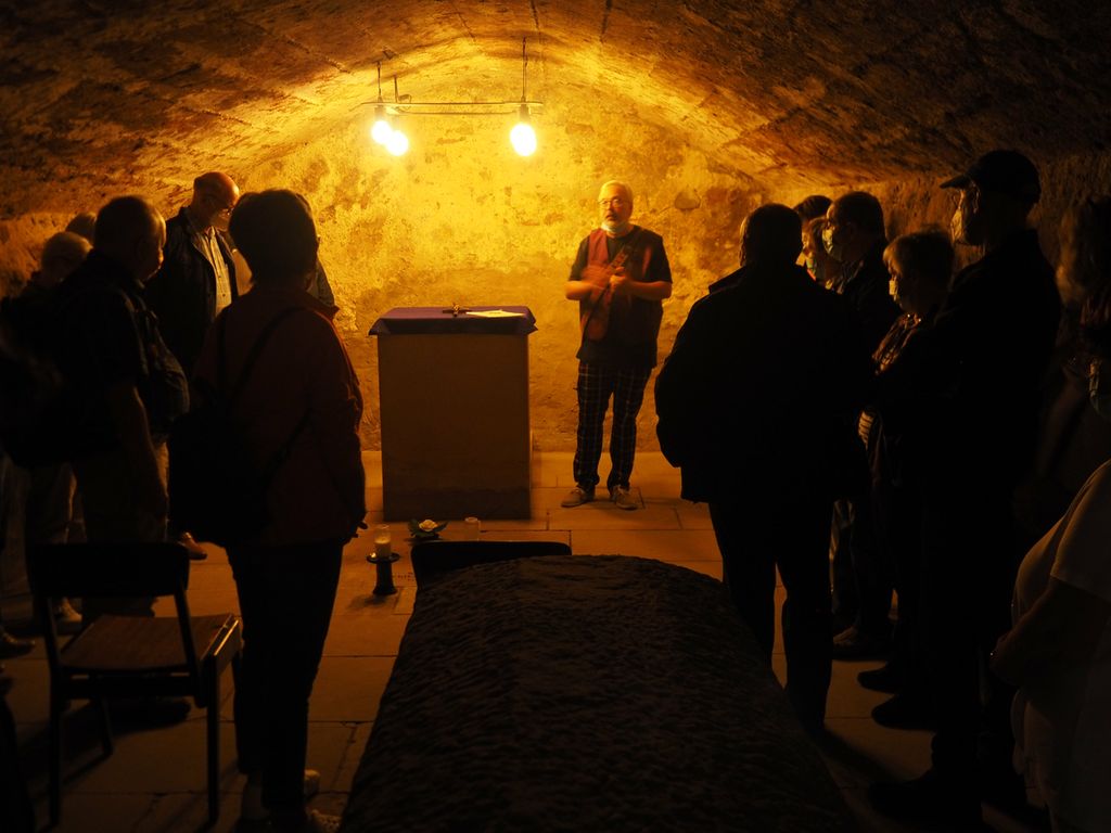 Am Grab von Friedrich Spe