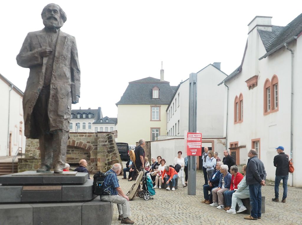 An der Karl Marx Statue