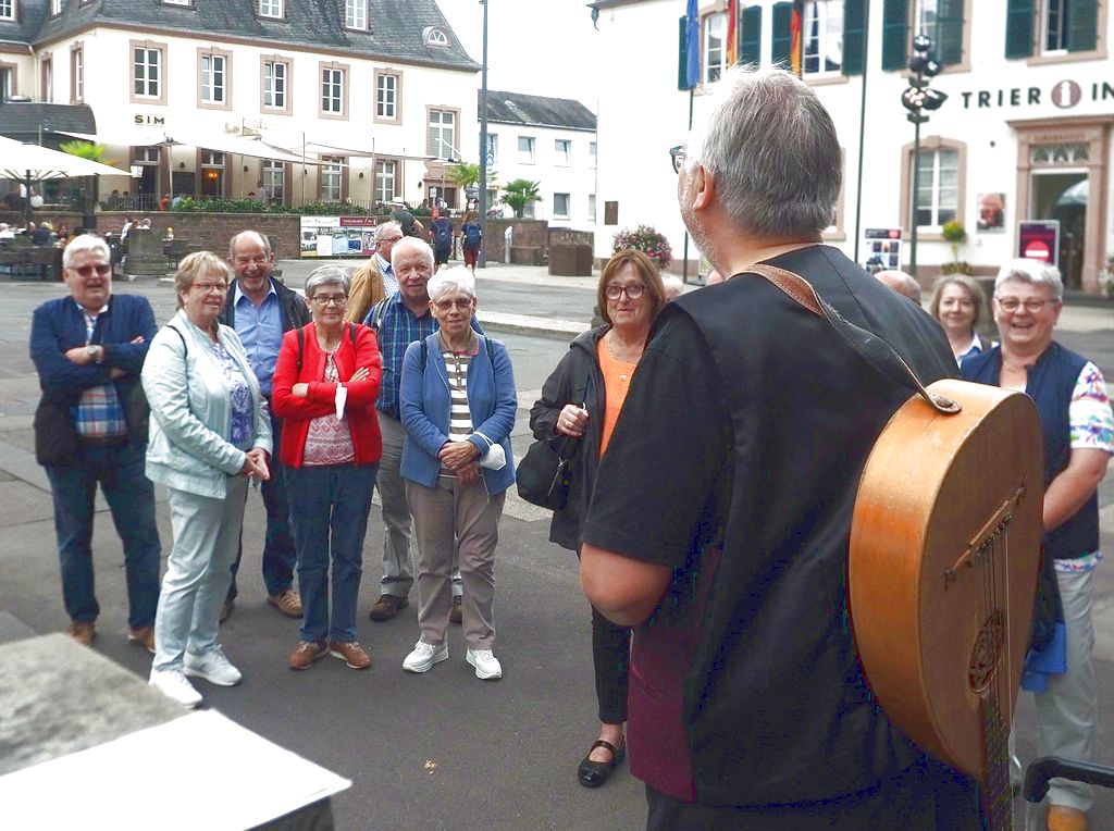 Gruppenbild vor der Porta