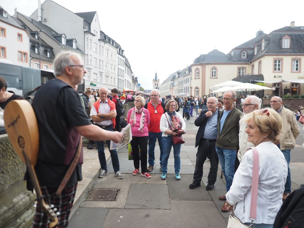 Gruppenbild vor der Porta